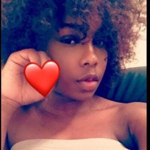 Meet your Posher, Dechelle